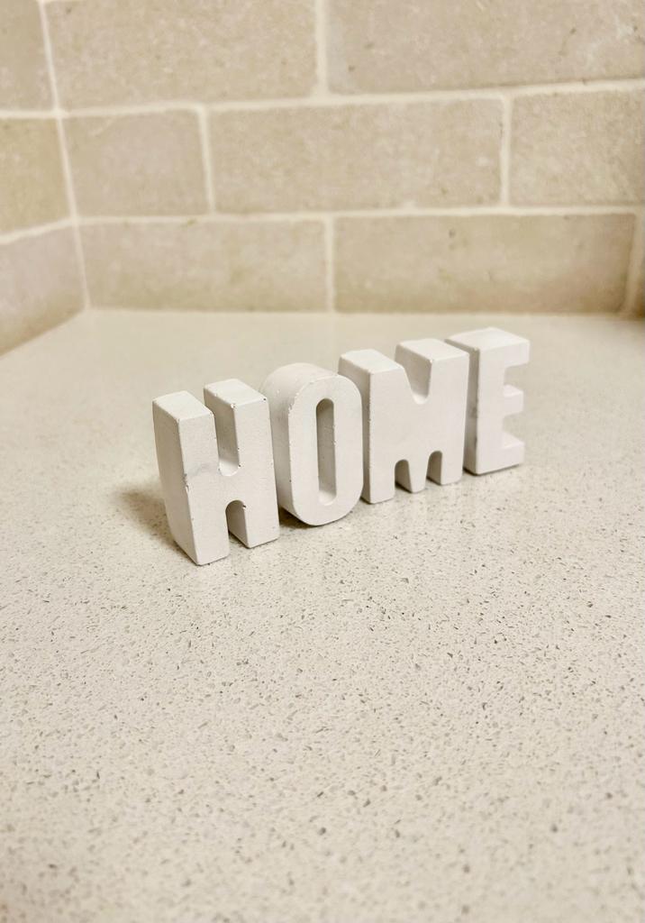 אותיות HOME מיני – בטון לבן