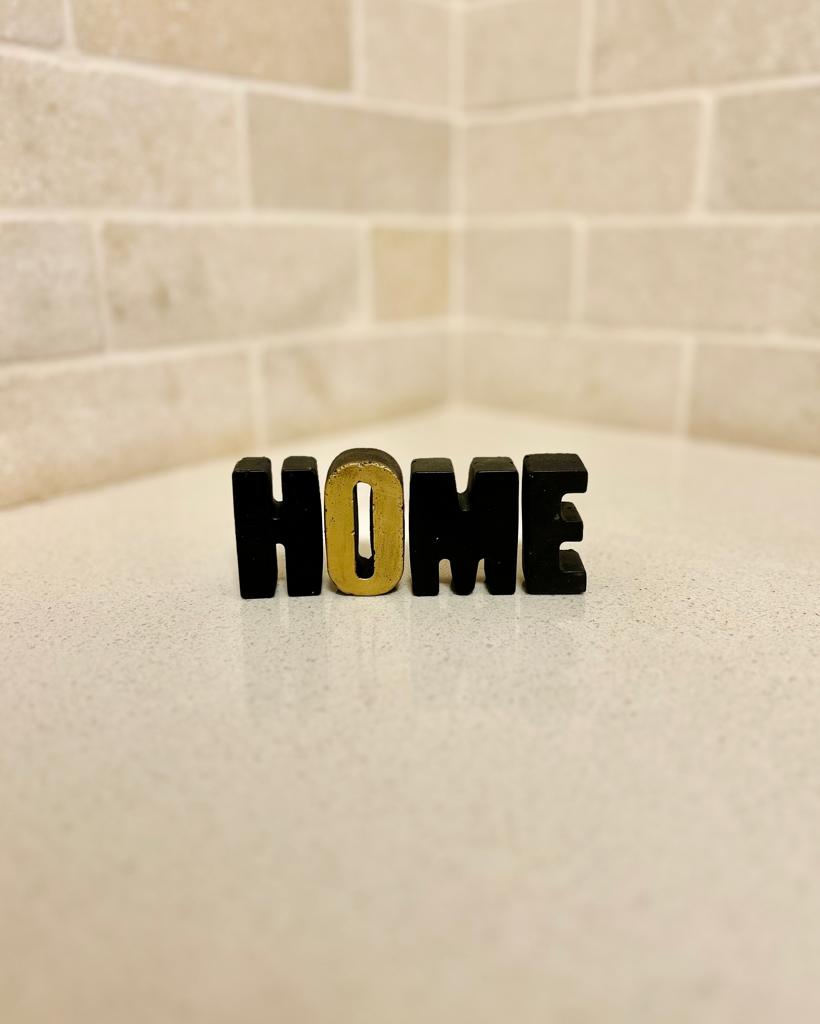 אותיות HOME מיני שחור/זהב