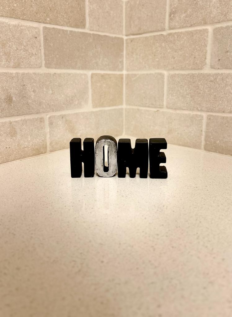 אותיות HOME מיני שחור/כסף