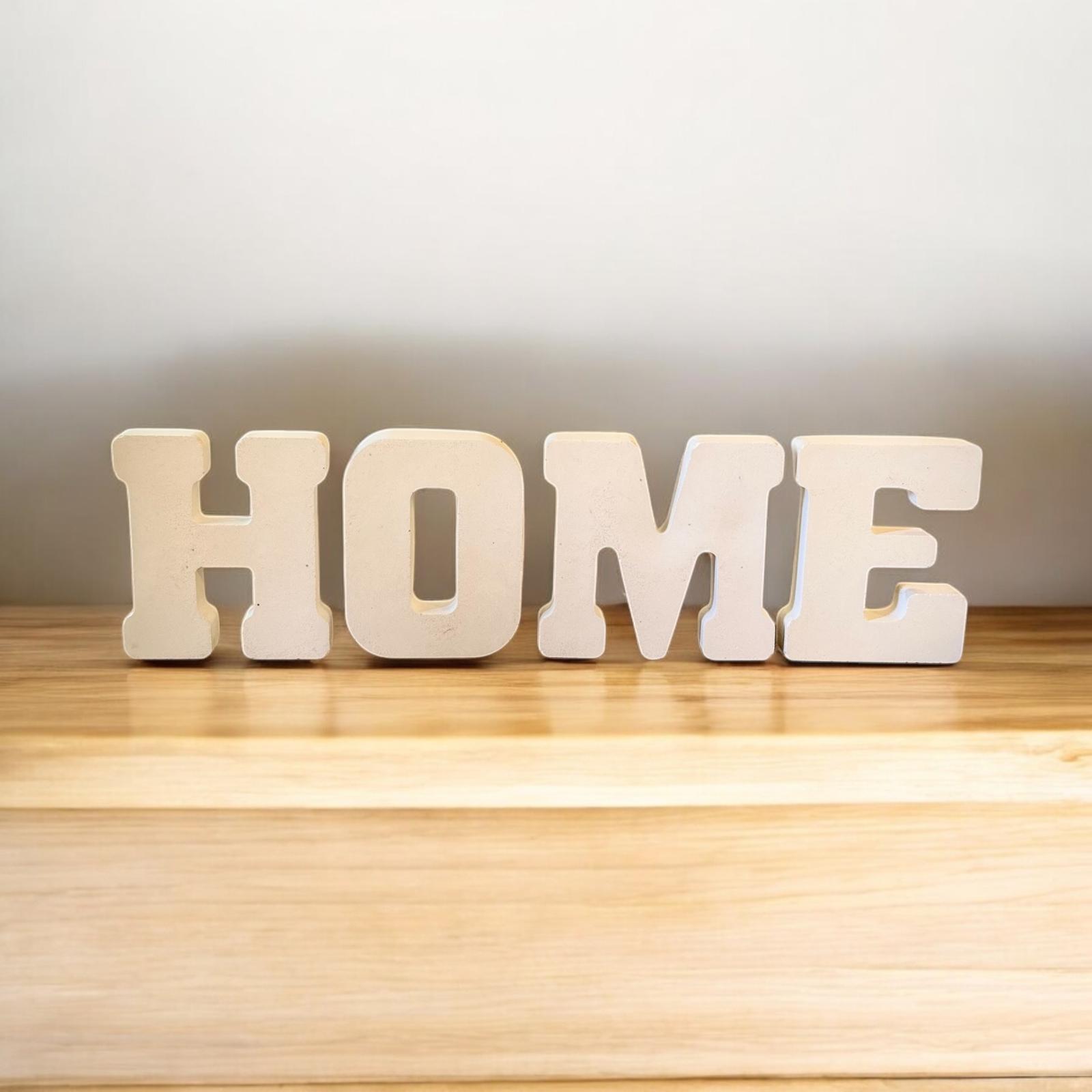 אותיות HOME גדולות – לבן